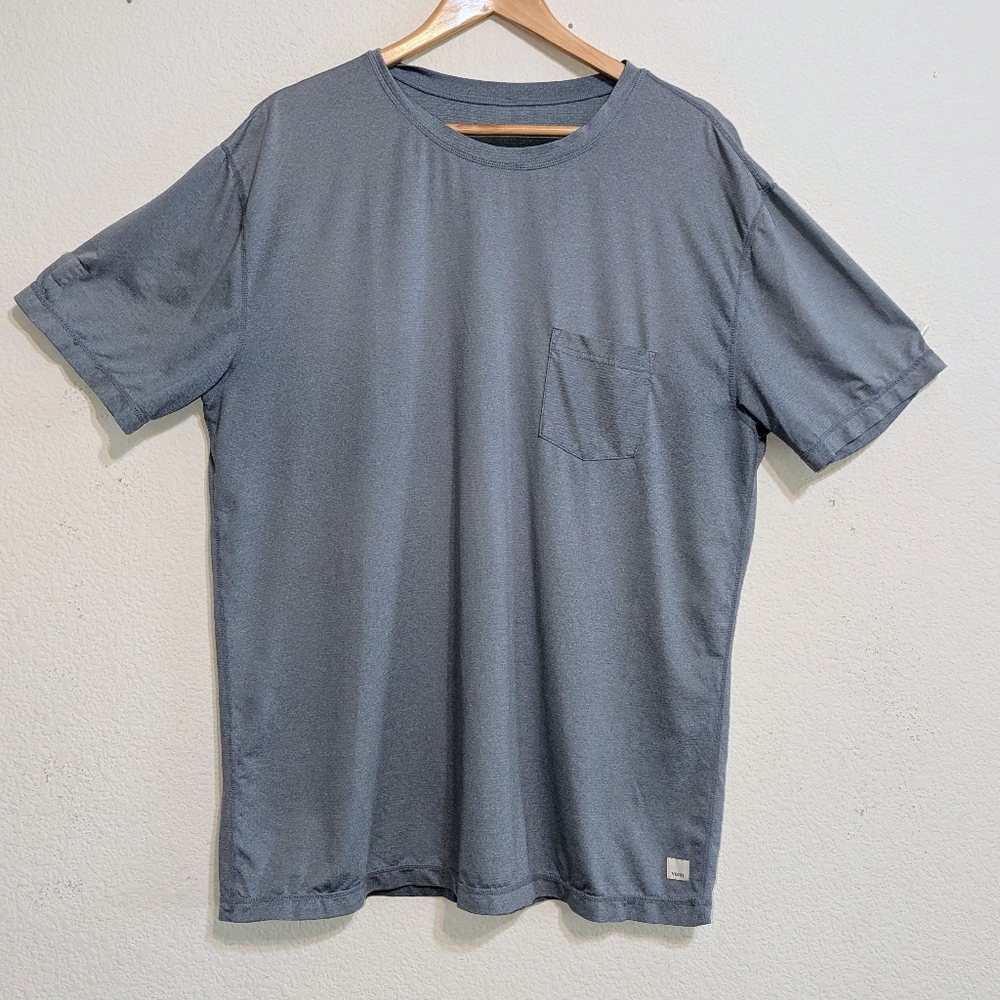 Vuori Shirt Mens XXL light blue Tradewind Perormace Pocket Tee V109